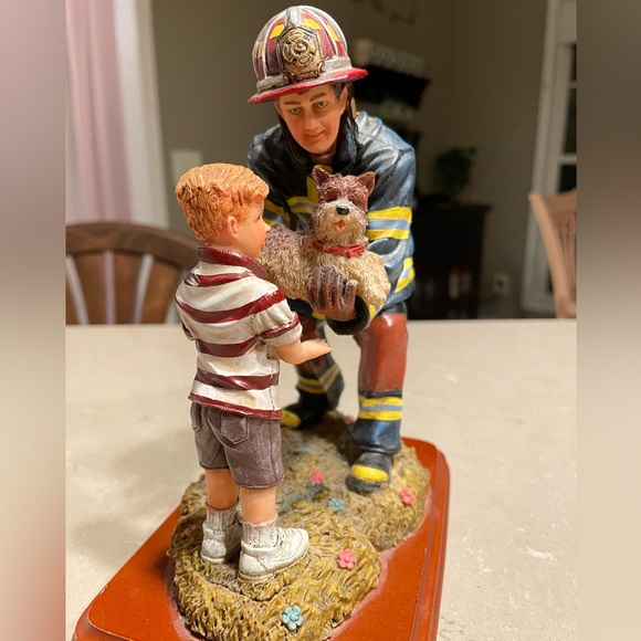 Vanmark 1998 Limited Edition Statue Red Hats Of Courage Firefighter RUFF RESCUE - Picture 2 of 9